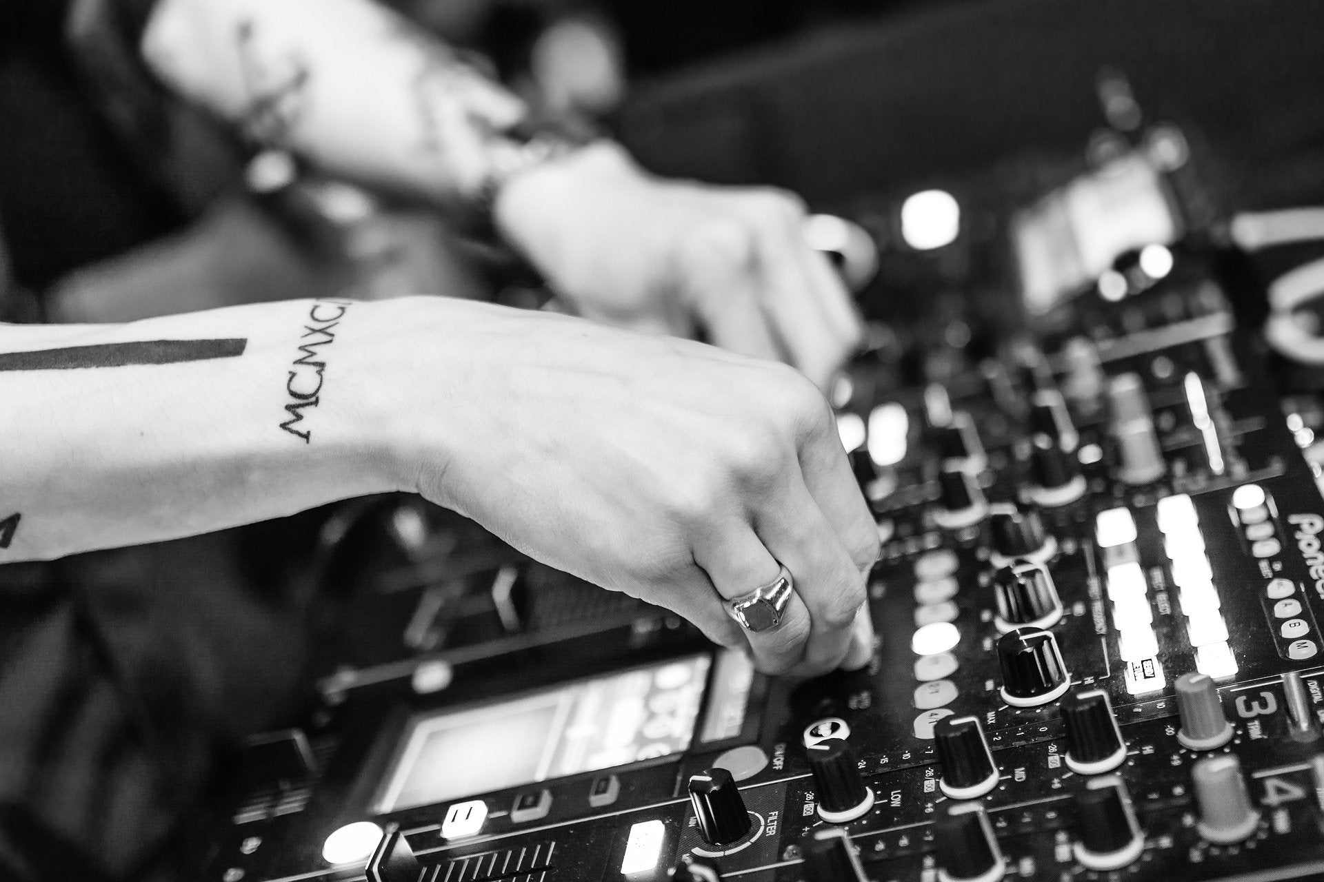 5 Ways DJ’s Can Finance Equipment (Even with Bad Credit)